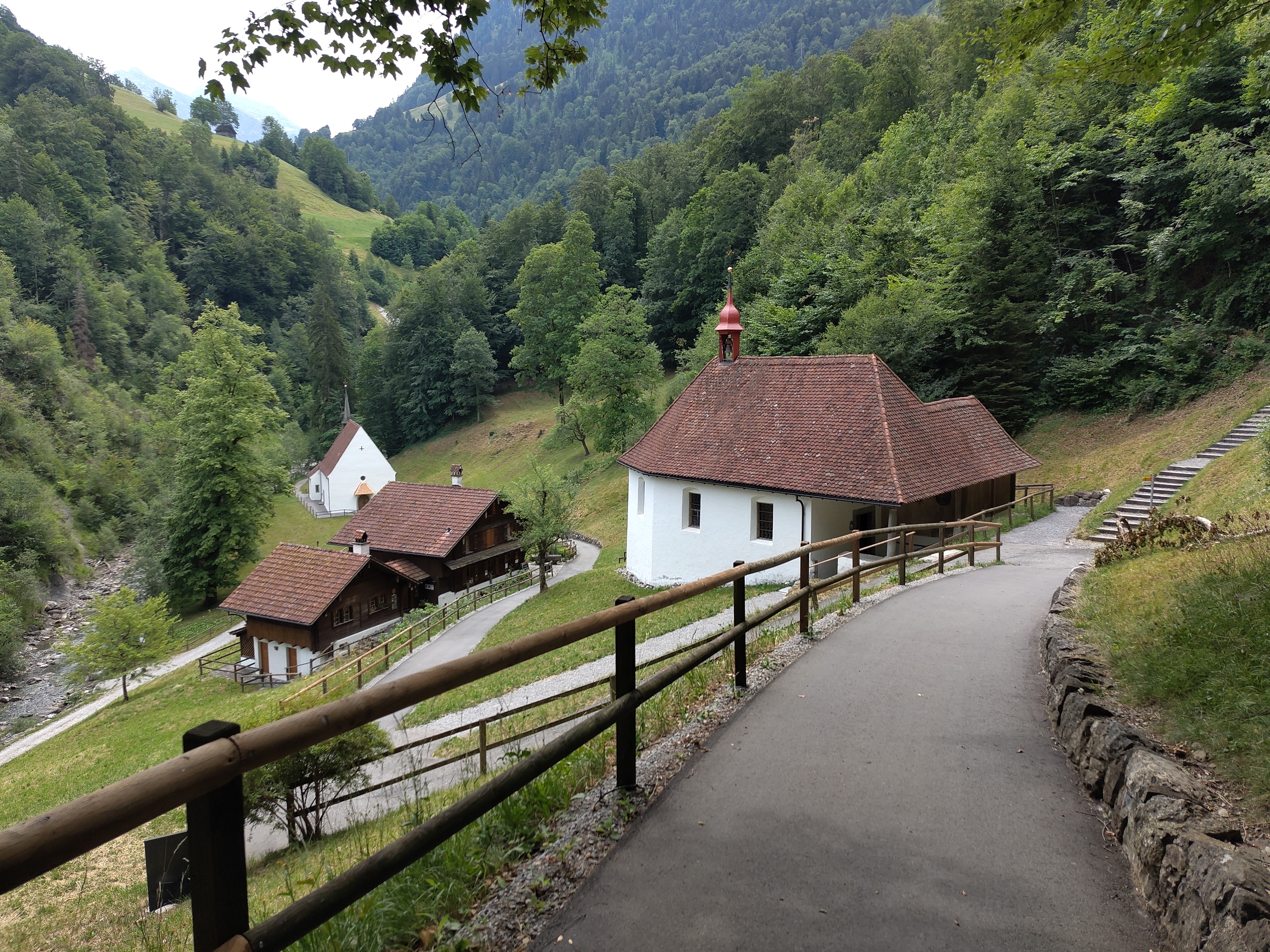 Blick auf die obere und untere Ranftkapelle Blick auf die obere und untere Ranftkapelle