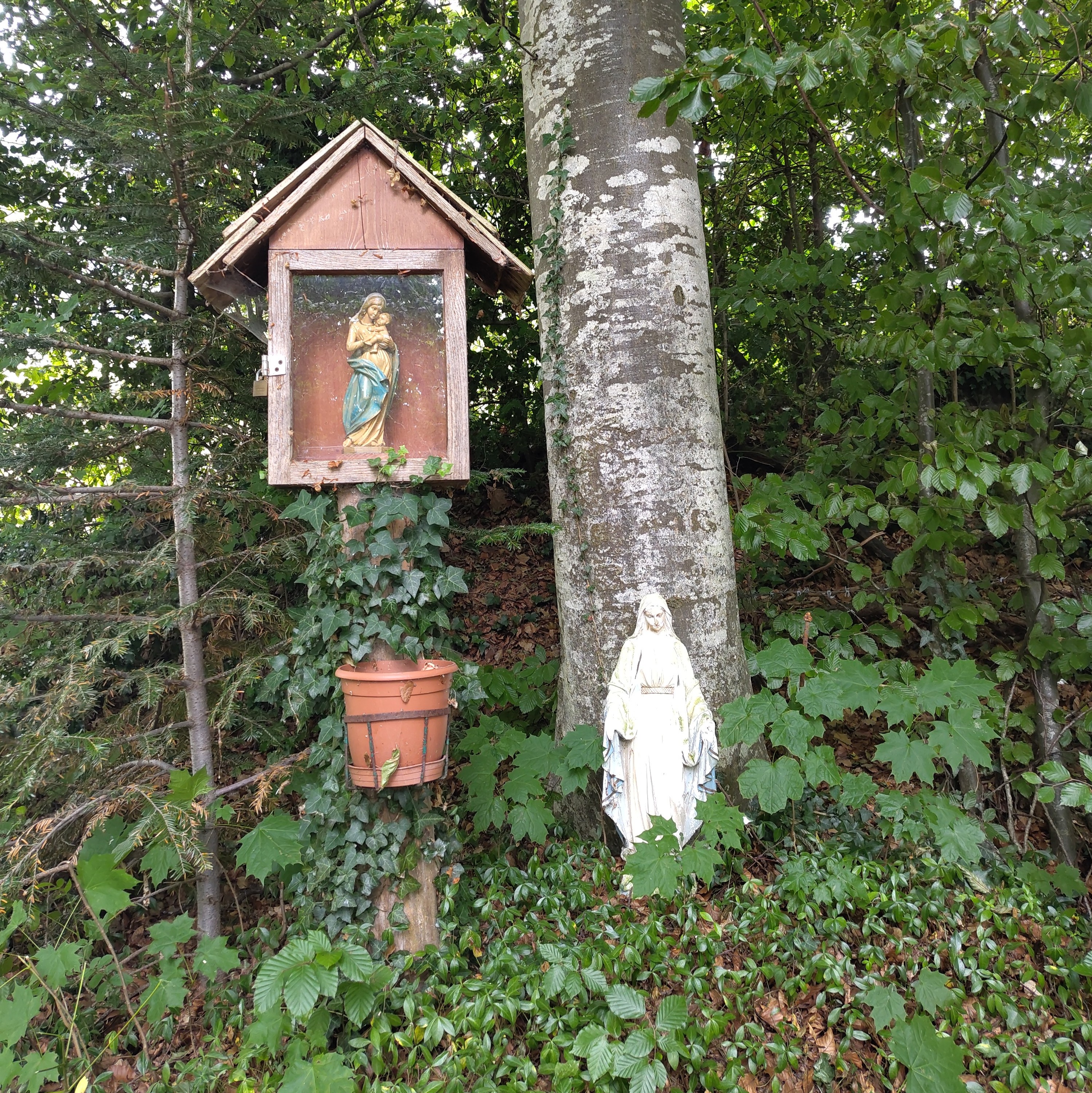 Andachtsstätte auf dem Pilgerweg Andachtsstätte auf dem Pilgerweg